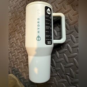 HydroJug Cloud 32ounce brand new